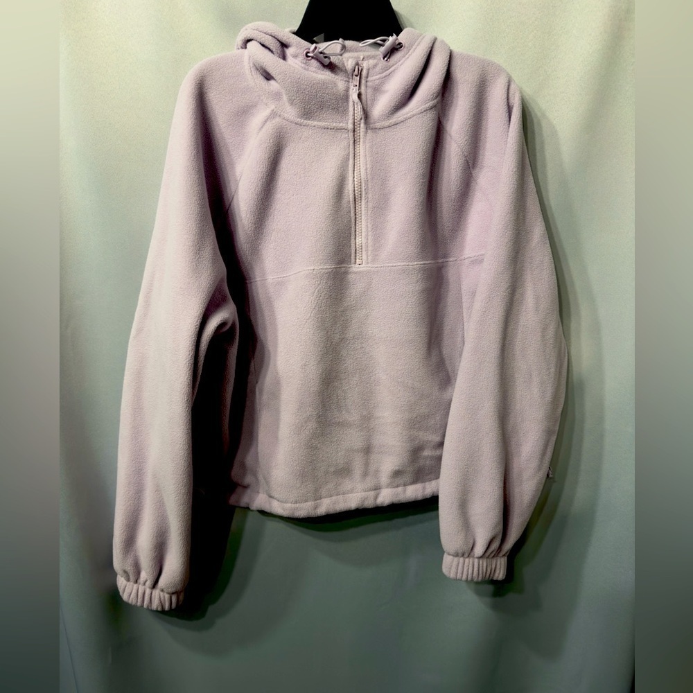 So brand from Kohls, women’s size XL periwinkle 1/4 zip sweatshirt. Worn once!